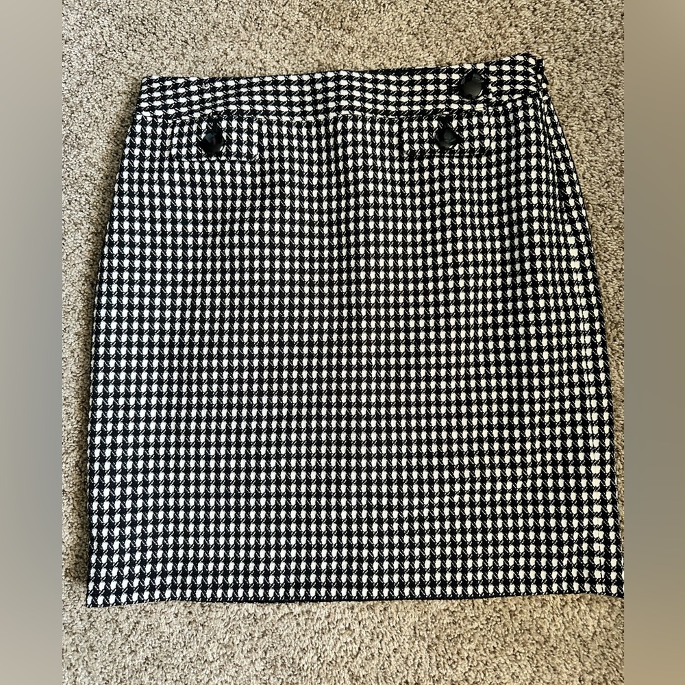 ANN TAYLOR NEW BLACK AND WHITE SKIRT PERFECT FOR OFFICE or ANY EVENT